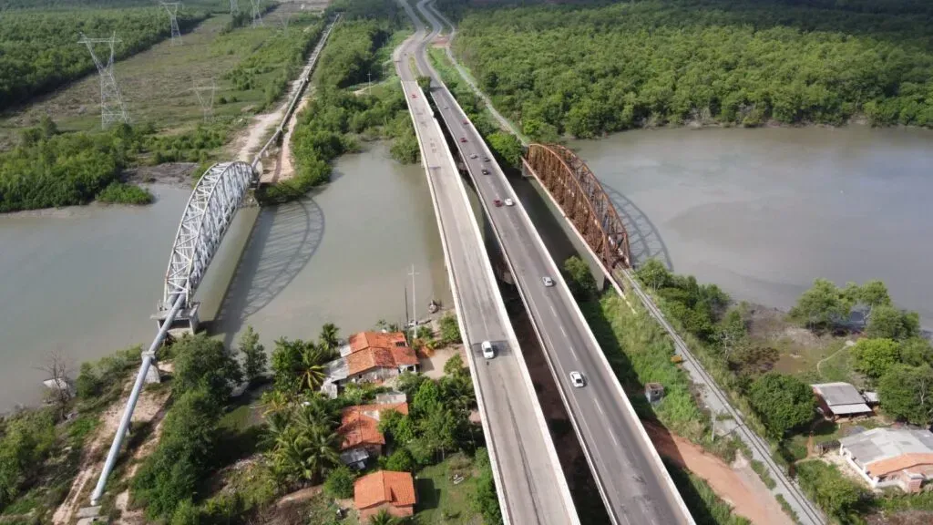 Vista aérea da Ponte Marcelino Machado, sobre o Estreito dos Mosquitos, em imagem de arquivo.